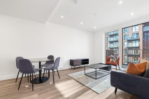 Lounge/Dining Area