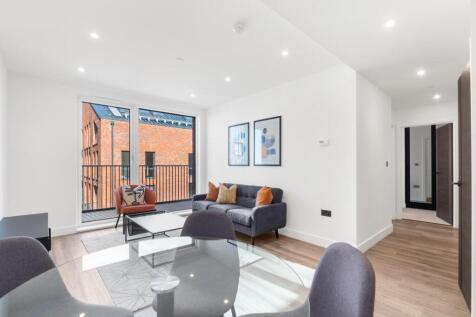 Lounge/Dining Area