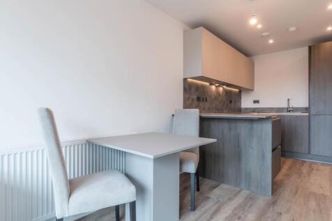 Lounge/Dining Area