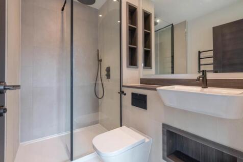 En-suite bathroom