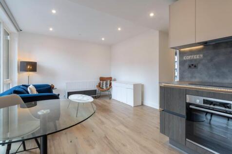 Lounge/Dining Area