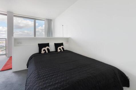 Living/ Sleeping Area