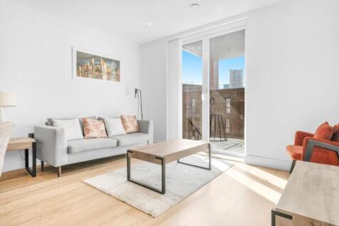 Living Area/Dining Area