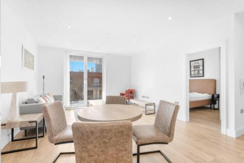 Living Area/Dining Area