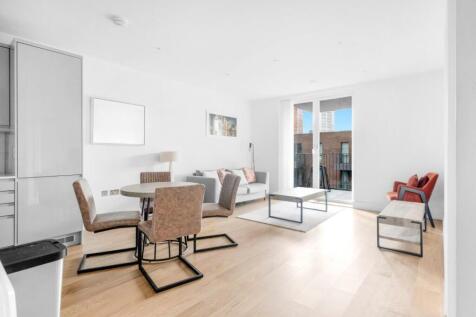 Living Area/Dining Area