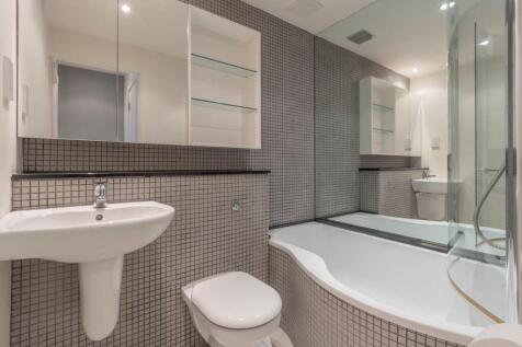 En-Suite to Main Bedroom