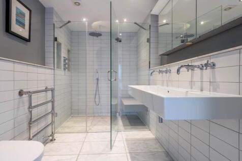 En-Suite to Bedroom 2
