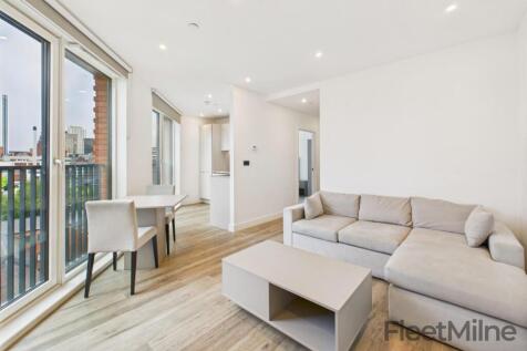 Living Room/Dining Area