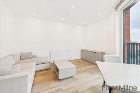 Living Room/Dining Area