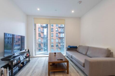 Lounge/Dining Area