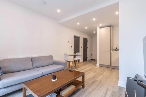 Lounge/Dining Area