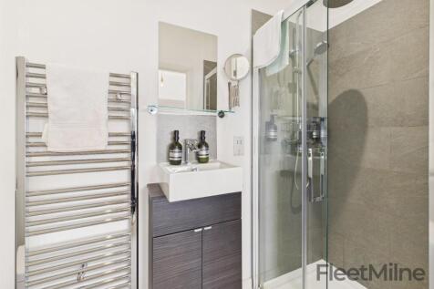 Bedroom/En-suite