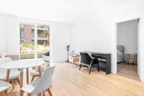 Living Area/Juliet balcony