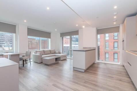 Lounge/Dining Area