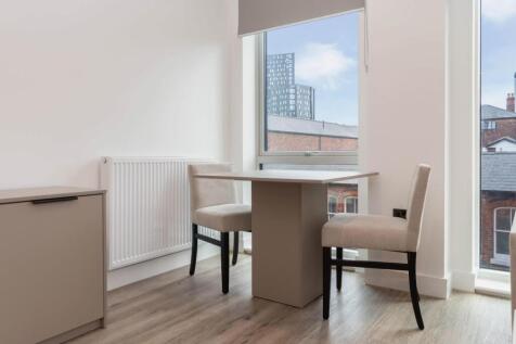 Lounge/Dining Area