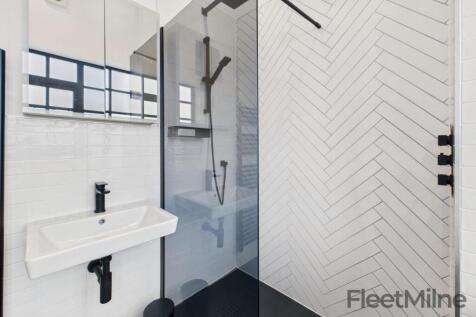 Bedroom 1/Ensuite