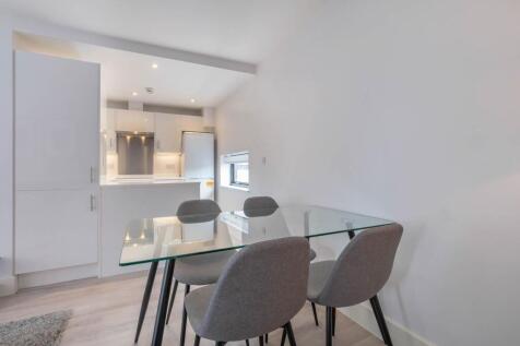 Living Room/Dining Area