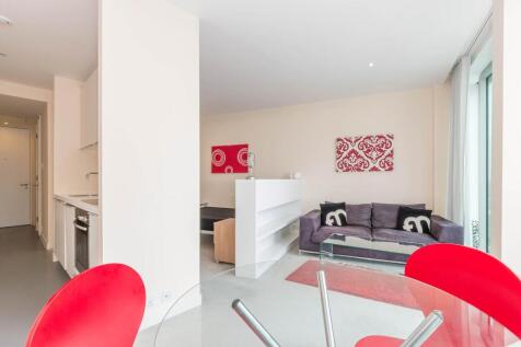 Living/Sleeping Area