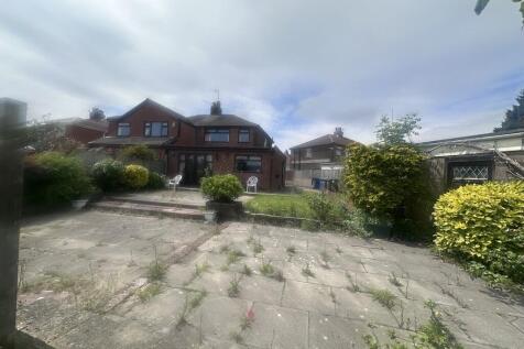 REAR GARDEN 2