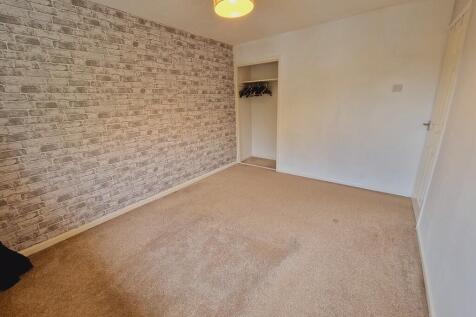 Main Bedroom (2)