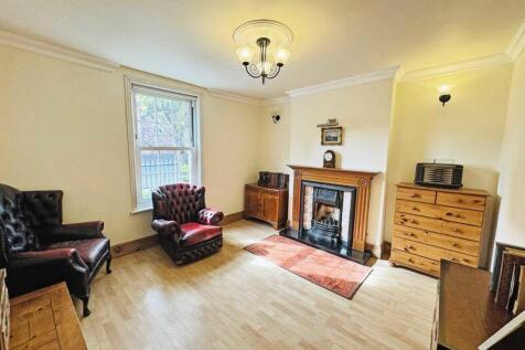 FRONT LOUNGE