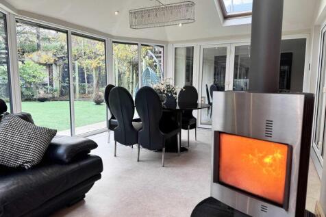 KITCHEN/FAMILY ROOM