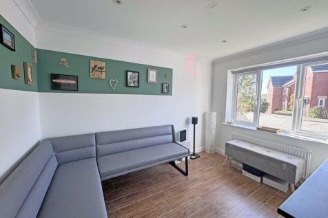 FRONT LOUNGE