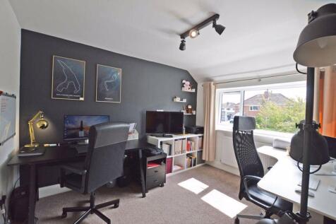 BEDROOM/STUDY
