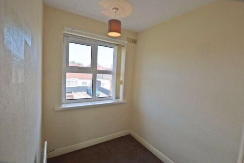 SINGLE BEDROOM