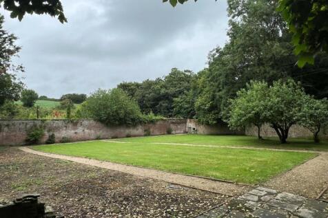 Walled garden 2.jpg