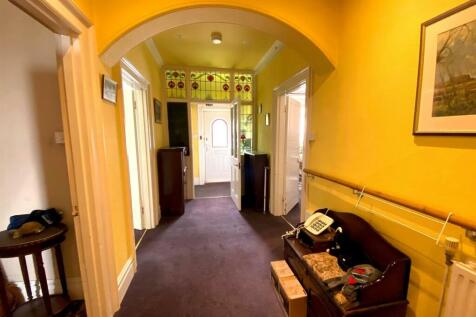 FLAT 1 HALLWAY.jpg