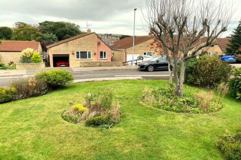 FRONT GARDEN.jpg