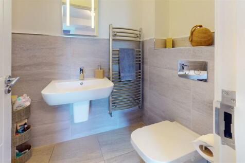 Bathroom (3).jpg