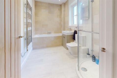 Bathroom (2).jpg