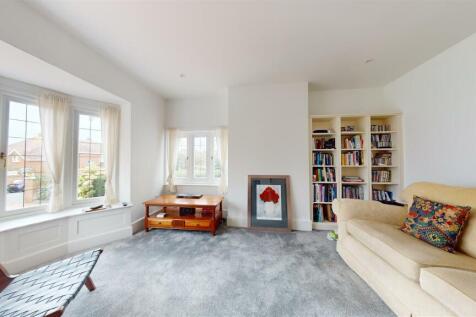 LIVING ROOM.jpg