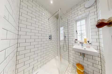 SHOWER ROOM.jpg