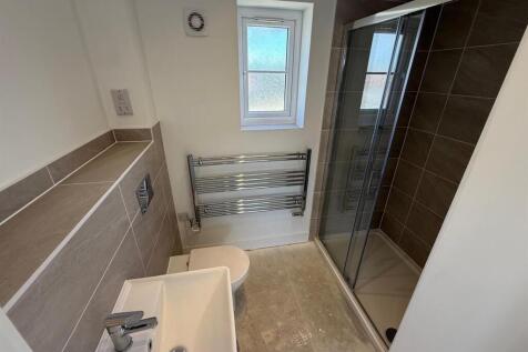 Plot 647 en suite.jpg