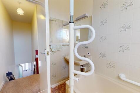 Bathroom3.jpg