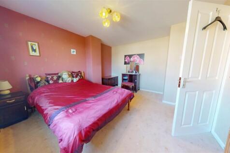 Bedroom 1.jpg