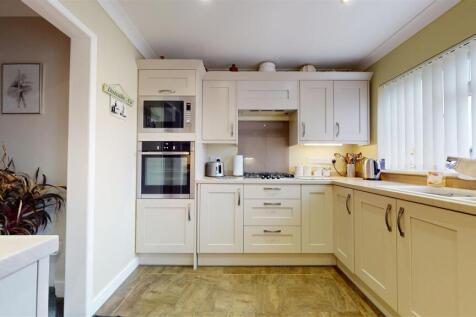 KITCHEN PIC 2.jpg