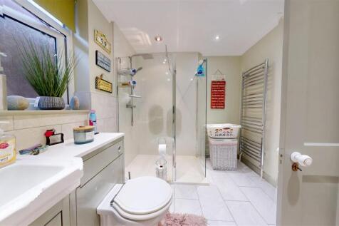 SHOWER ROOM PIC 1.jpg