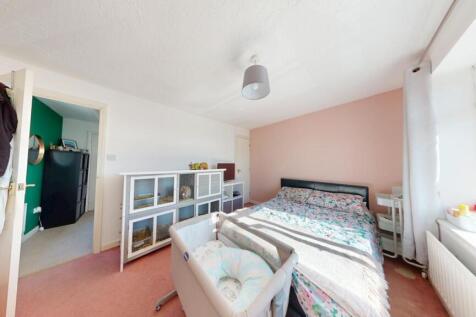 BEDROOM 1 ANGLE 2.jpg
