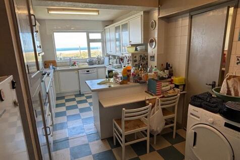 Kitchen 1.jpg
