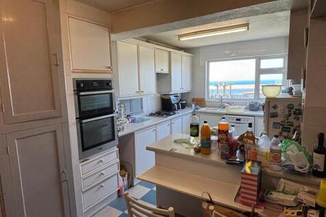 Kitchen 2.jpg