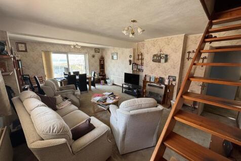 Living Room 2.jpg