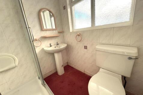SHOWER ROOM.jpg