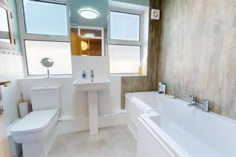 Bathroom 1.2.jpg