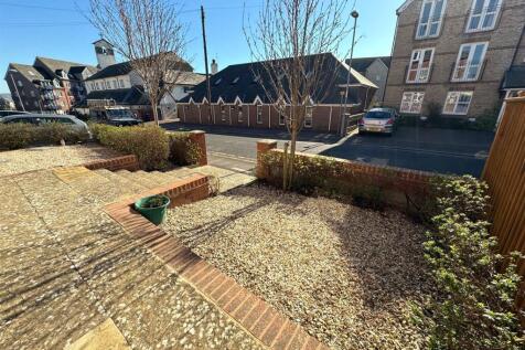 FRONT GARDEN.jpg