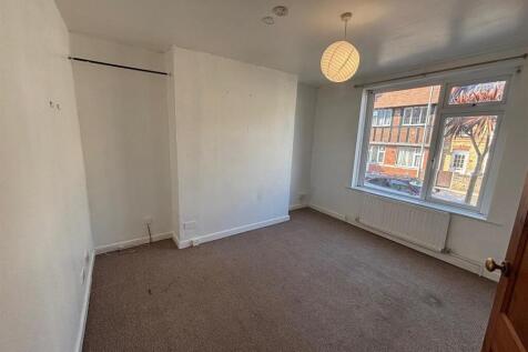 Bedroom 1.jpg