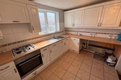 Kitchen 2.jpg